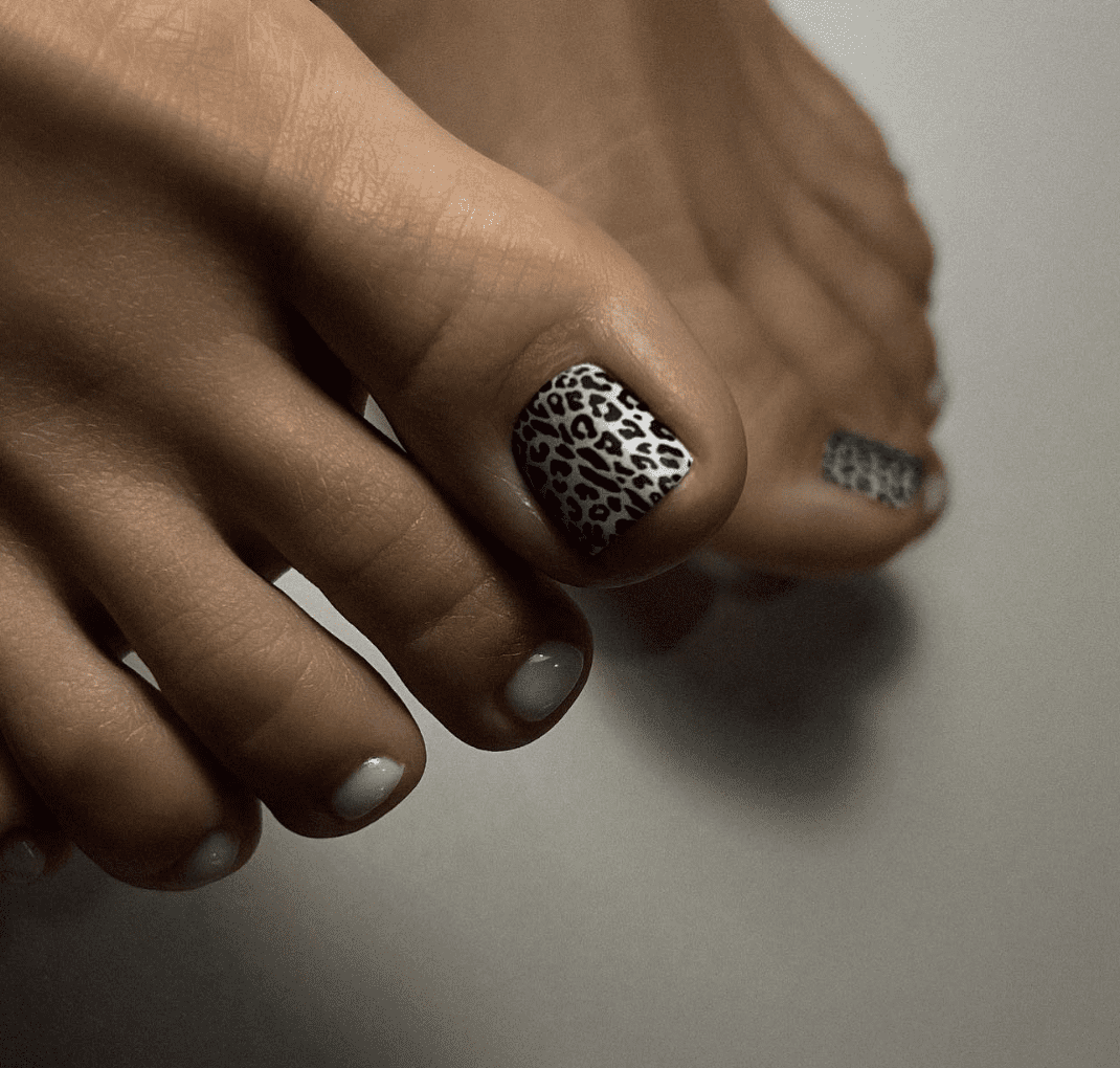 Halloween-Themed Pumpkin Candy Corn Toes Halloween-Themed Pumpkin Candy Corn Toes β Christmas Pedicure 2026