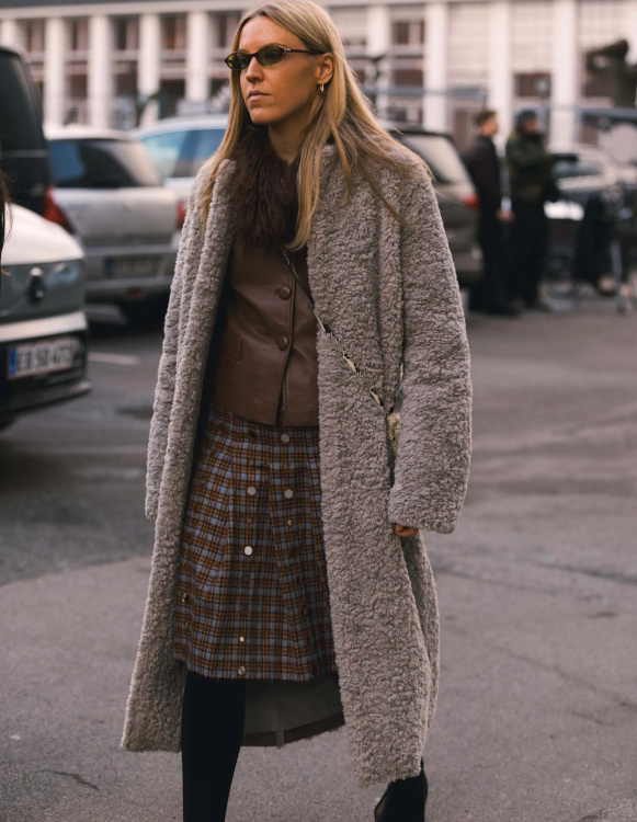 Textured Grey Coat and Plaid Mini Skirt Textured Grey Coat and Plaid Mini Skirt β Winter Streetwear Outfits