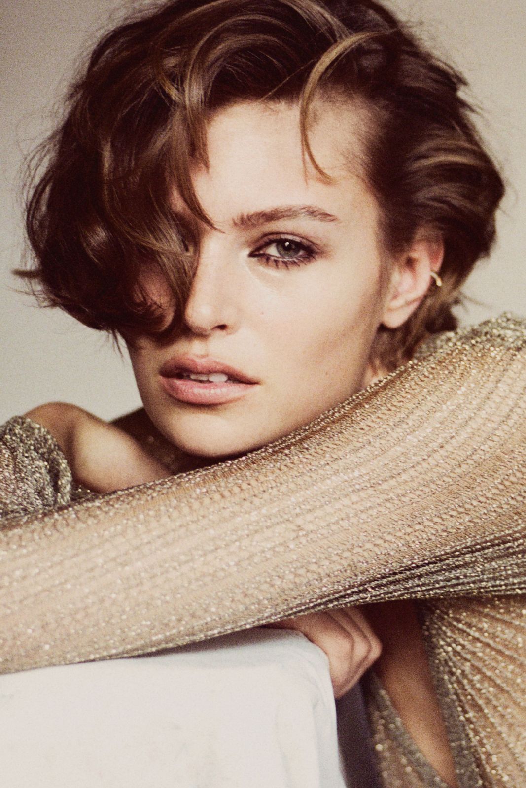 Medium Brown Pixie With Swept-Over Bangs Medium Brown Pixie With Swept-Over Bangs β Winter Haircuts for Women