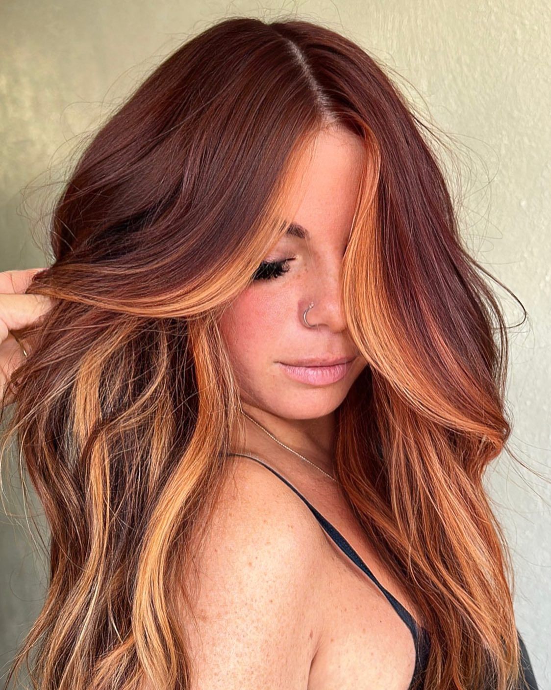 Deep Auburn Lob With Copper Highlights Deep Auburn Lob With Copper Highlights β Winter Red Hair Colors