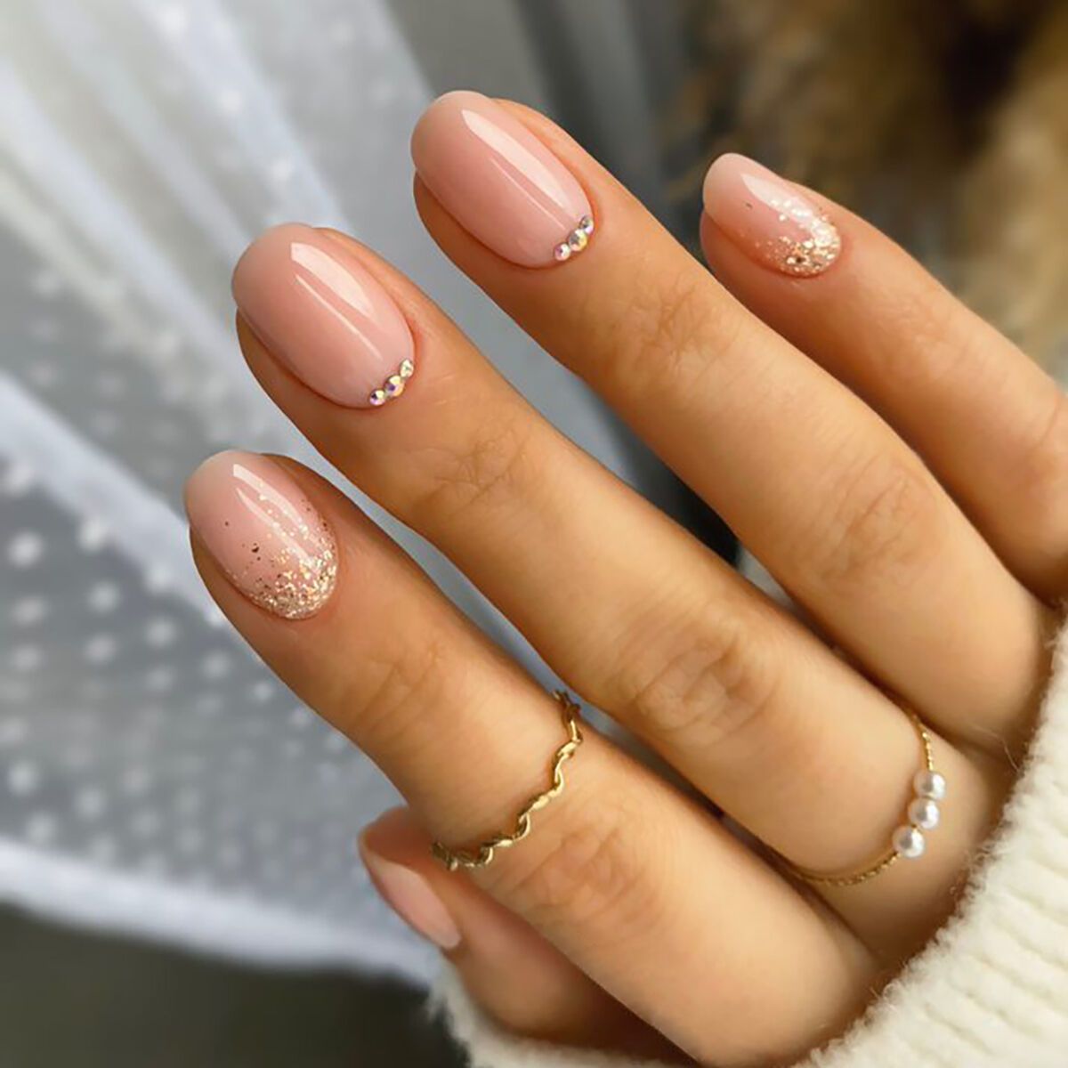 Winter Visual Idea — Winter Nude Nails