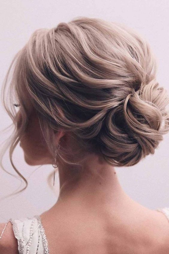 Soft Romantic Loose Low Bun Soft Romantic Loose Low Bun β Winter Bun Hairstyles