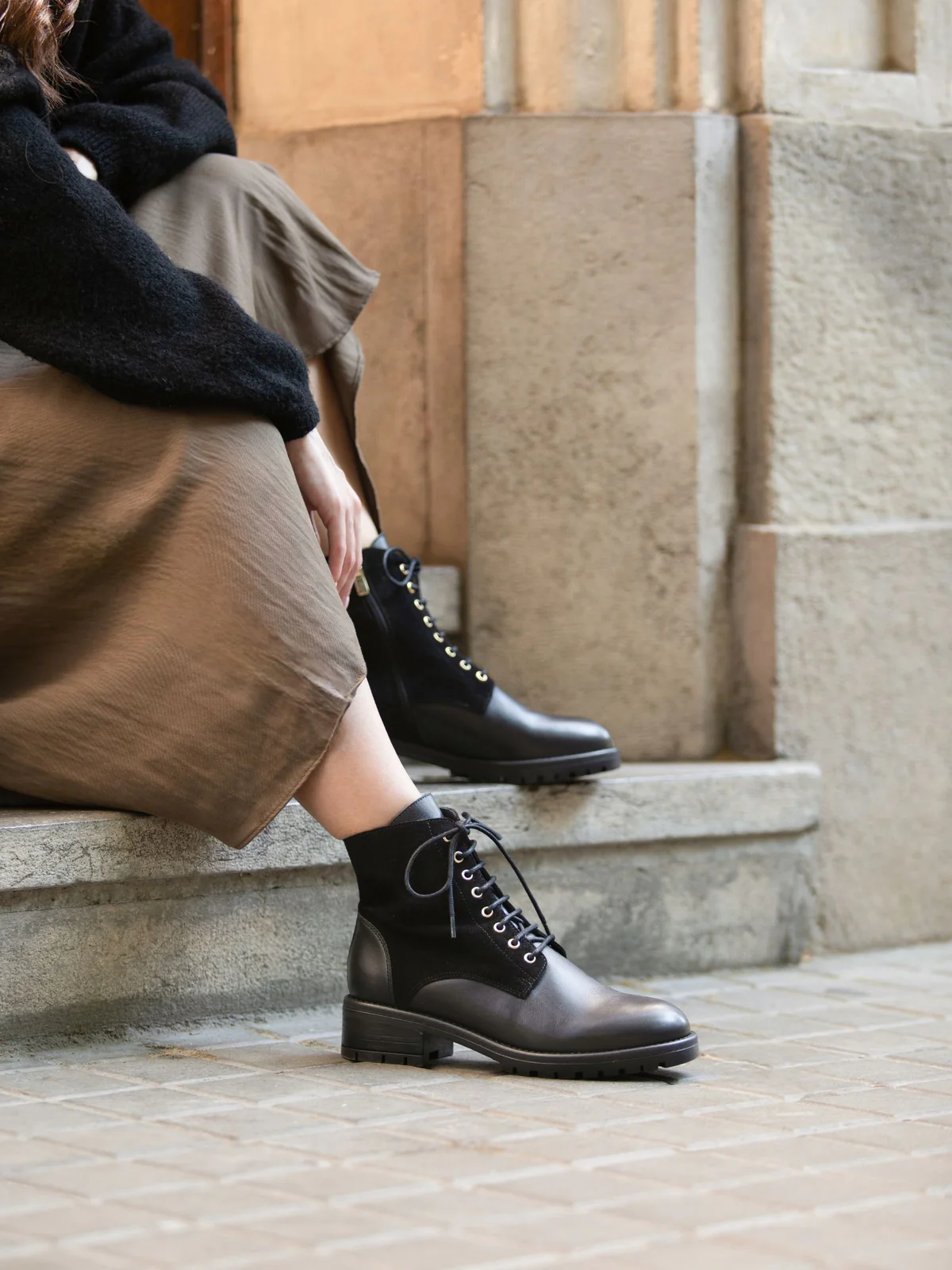 Black Lace-Up Combat Boots with a Midi Skirt and Knit Sweater Black Lace-Up Combat Boots with a Midi Skirt and Knit Sweater β Winter Boots Outfits