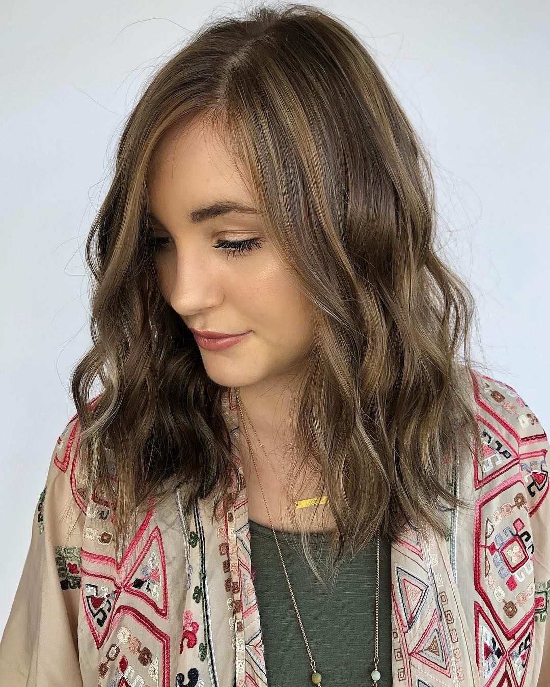 Light Chestnut Lob With Blonde Highlights Light Chestnut Lob With Blonde Highlights β Chestnut Brown Hair