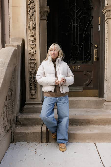 Casual Winter Light Blue Wide-Leg Jeans with a Cream Puffer Jacket Casual Winter Light Blue Wide-Leg Jeans with a Cream Puffer Jacket β Winter Outfits with Jeans
