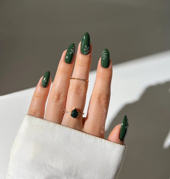 Deep Green Leaf Motif Stiletto Nails Deep Green Leaf Motif Stiletto Nails β Aesthetic Winter Nails