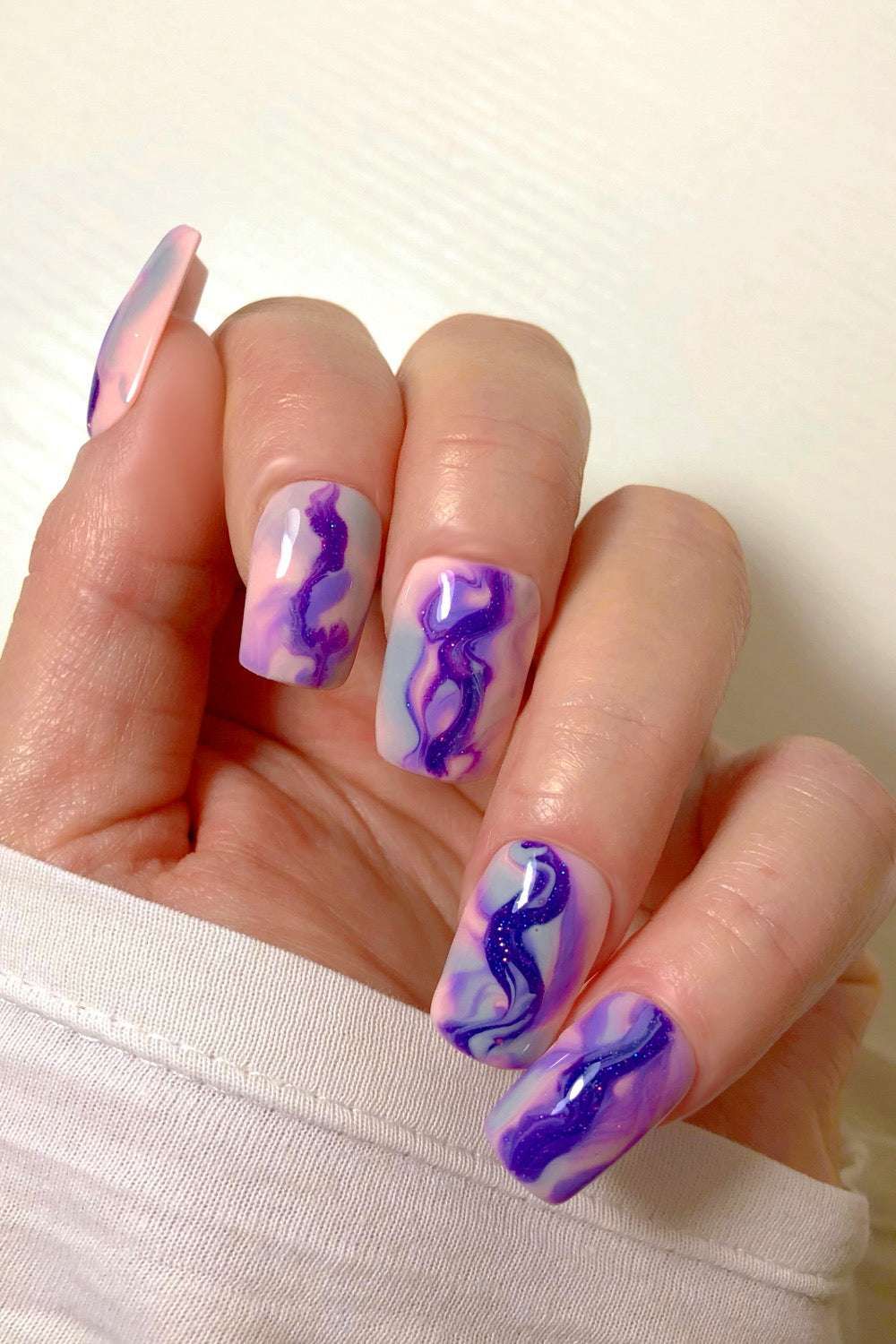 Pale Iridescent Purple Chrome Coffin Nails — Winter Purple Nails