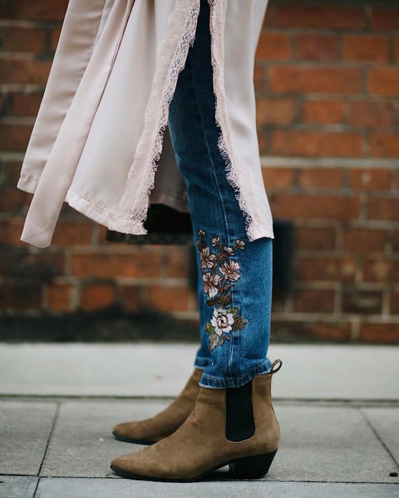 Boho Chic: Suede Boots with Embroidered Jeans Boho Chic: Suede Boots with Embroidered Jeans β Chelsea Boots Outfits