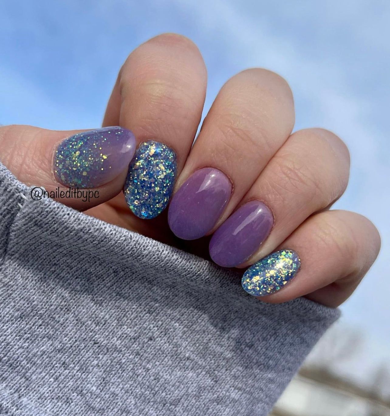 Lavender Periwinkle Blue Glitter Gradient Nails Lavender Periwinkle Blue Glitter Gradient Nails β Short Winter Gel Nails