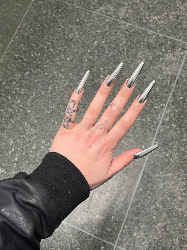 Long Stiletto High-Shine Silver Chrome — Silver Chrome Nails