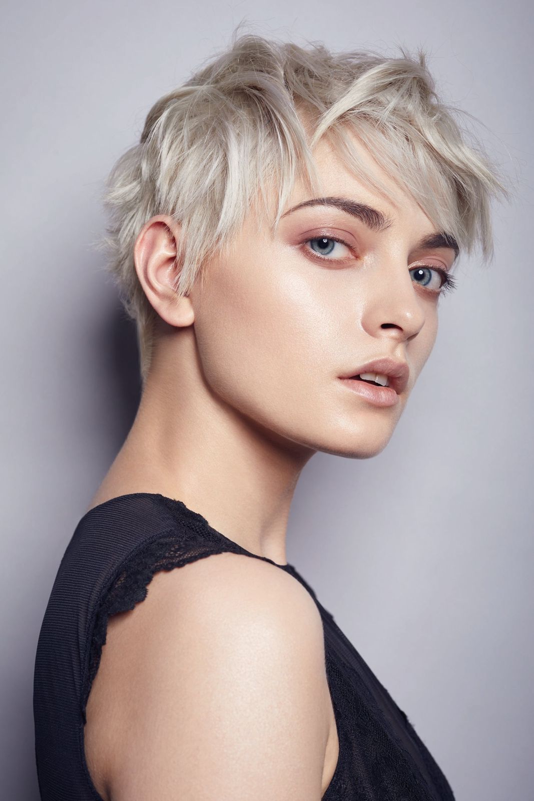 Honey Blonde Layered Bob — Winter Hair Colors for Short Hair