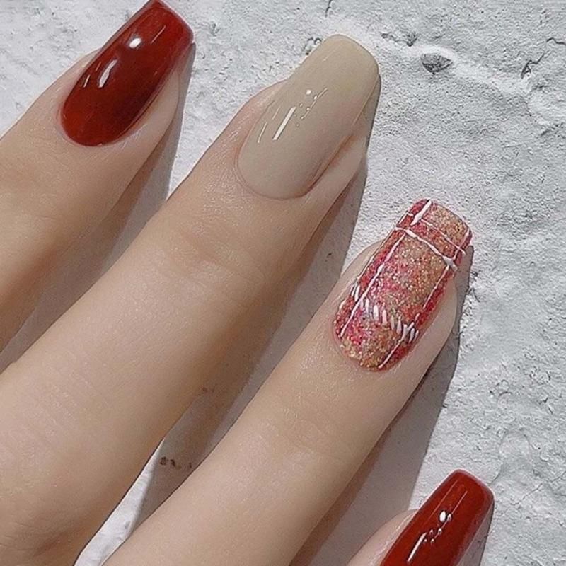 Deep Red Beige Plaid Glitter Accent Deep Red Beige Plaid Glitter Accent β Winter Plaid Nails