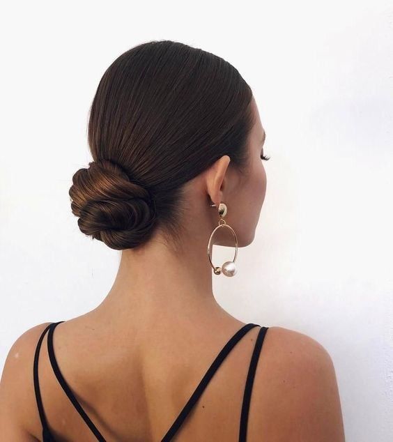 Perfectly Smooth Sleek Low Bun Perfectly Smooth Sleek Low Bun β Winter Bun Hairstyles