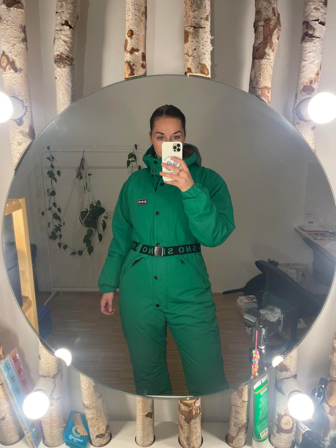 Striking Green Ski Suit with Fur-Trimmed Hood Striking Green Ski Suit with Fur-Trimmed Hood β Ski Outfits