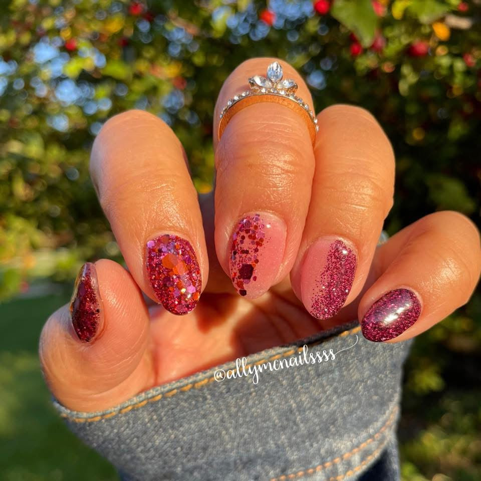 Sheer Pink Burgundy Glitter Short Oval Nails — Winter Dip Powder Nails
