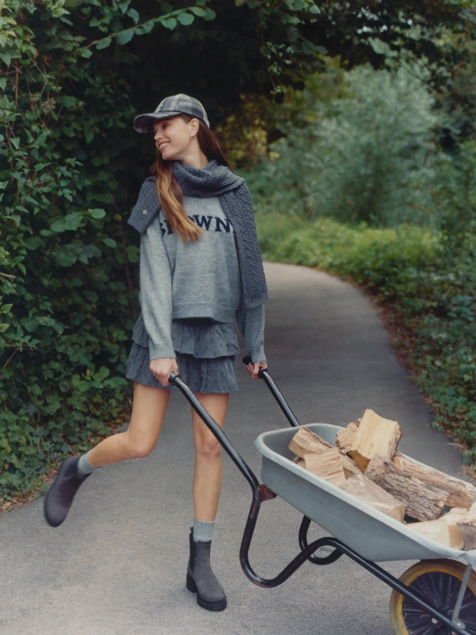 Dark Grey Ankle Boots with a Grey Mini Skirt Dark Grey Ankle Boots with a Grey Mini Skirt β Ankle Boots Outfits