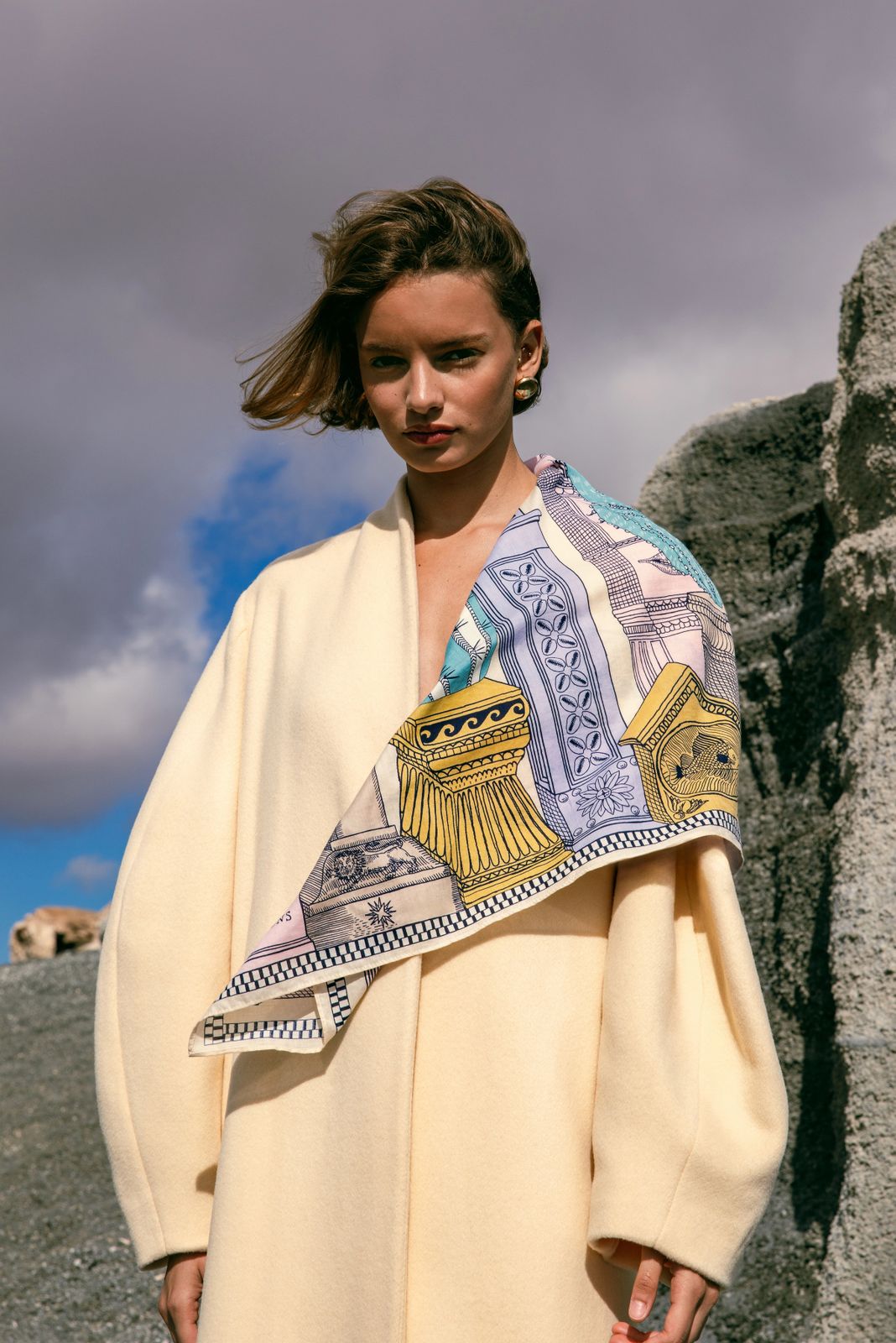 Graphic Scarf as an Artistic Accent on an Oversized Coat Graphic Scarf as an Artistic Accent on an Oversized Coat β Scarf Outfits