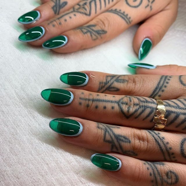 Visual Idea — Emerald Green Nails