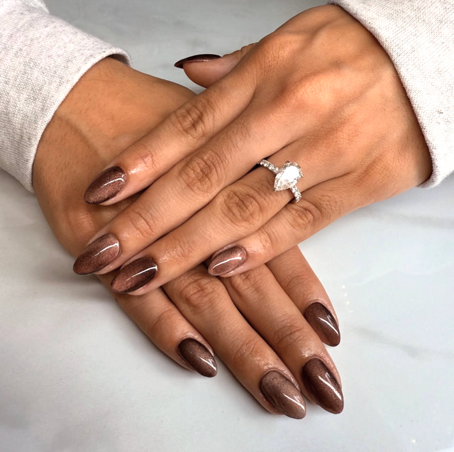 Warm Brown Gradient Cat-Eye Nails Warm Brown Gradient Cat-Eye Nails โ Winter Nail Colors for Women Over 40