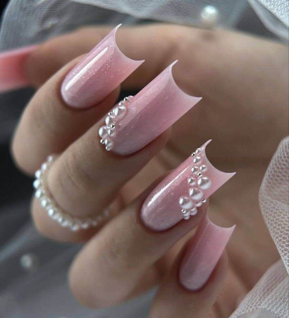 White Sheer Pink Gold Iridescent Glitter Visual Idea White Sheer Pink Gold Iridescent Glitter Visual Idea β Winter Wedding Nails
