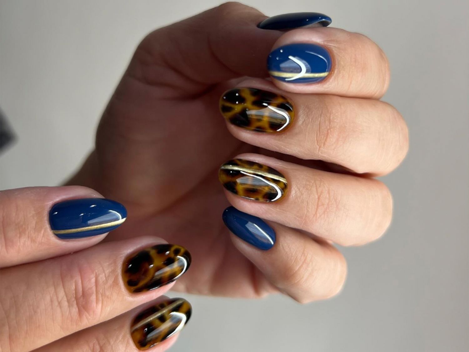 Deep Blue Tortoiseshell Deep Blue Tortoiseshell โ Classy Winter Nails