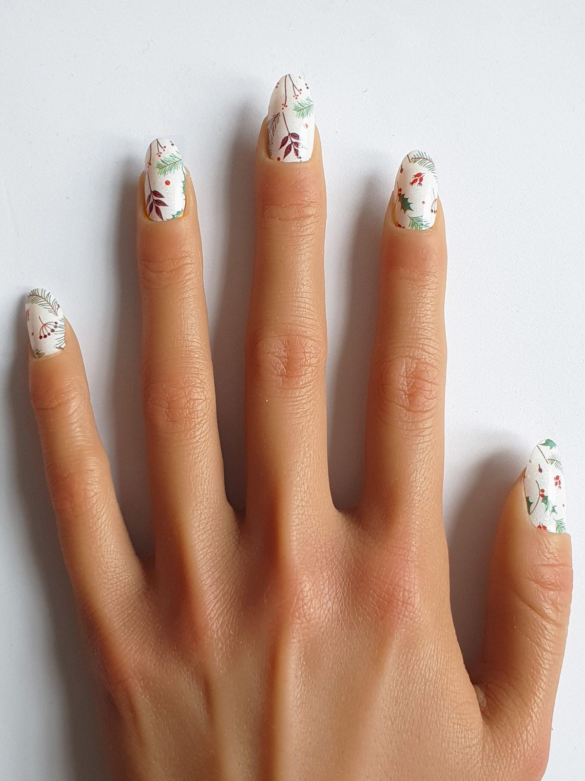 DIY Holly Leaf Oval Stickers — Red and Green Christmas Nails 2026