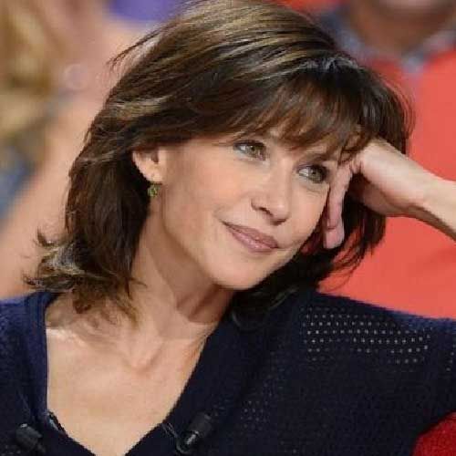Collarbone Layered Lob — Winter Haircuts for Women Over 50
