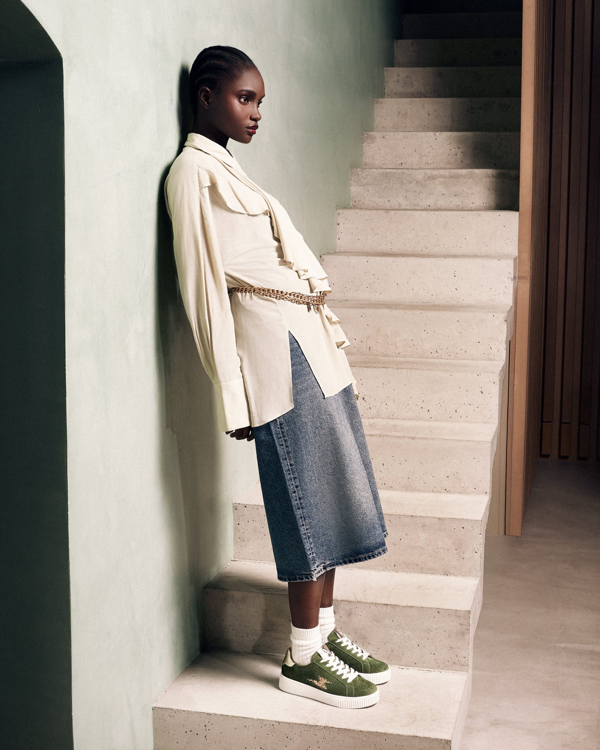 Denim Midi Skirt and Oversized Shirt with Green Sneakers Denim Midi Skirt and Oversized Shirt with Green Sneakers β Winter Outfits with Sneakers