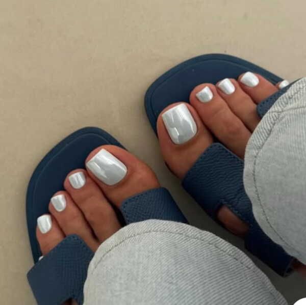 Chrome Visual Idea Chrome Visual Idea β Winter Pedicure Colors