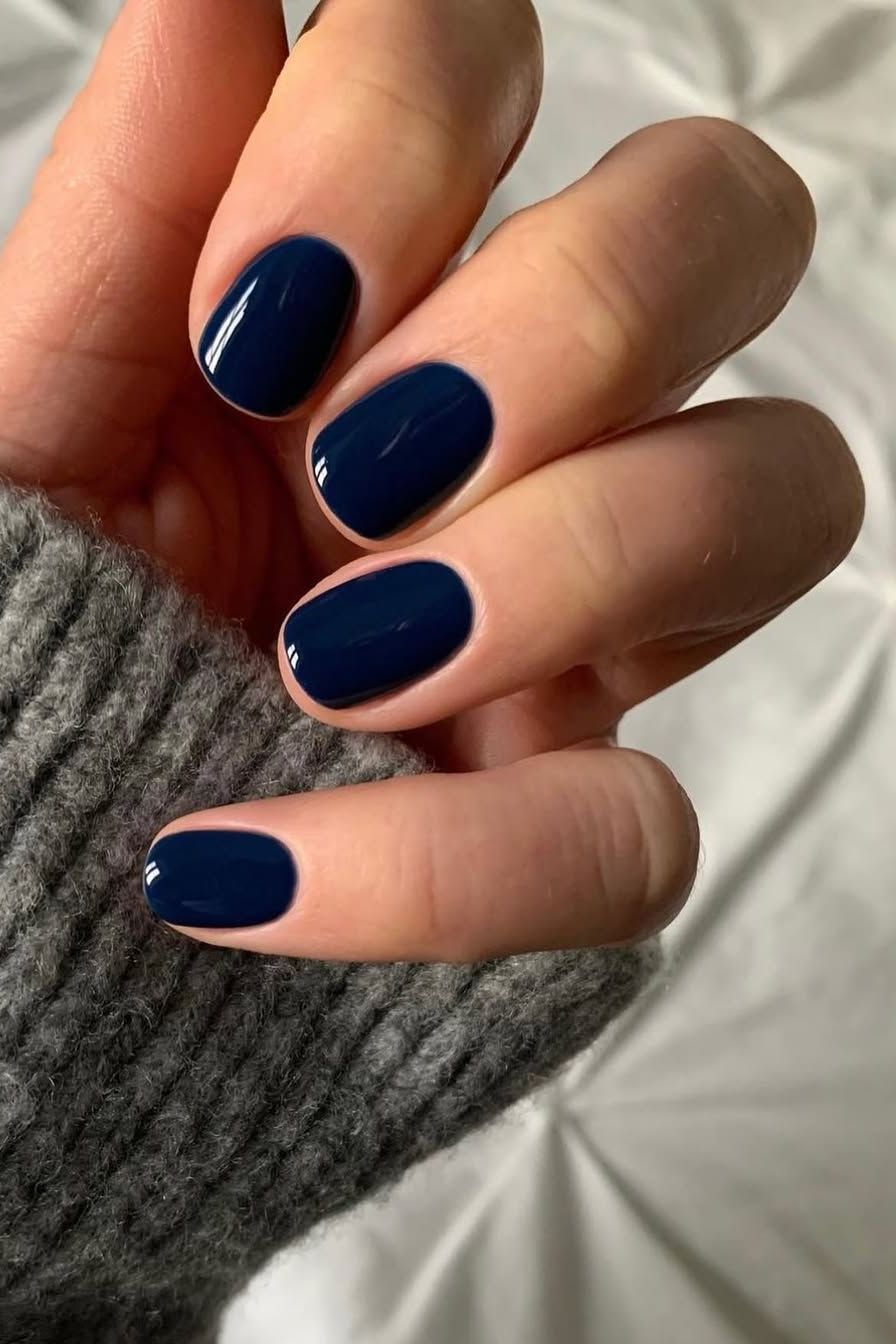 Dark Navy Blue Glossy Gel — Winter Gel Nails