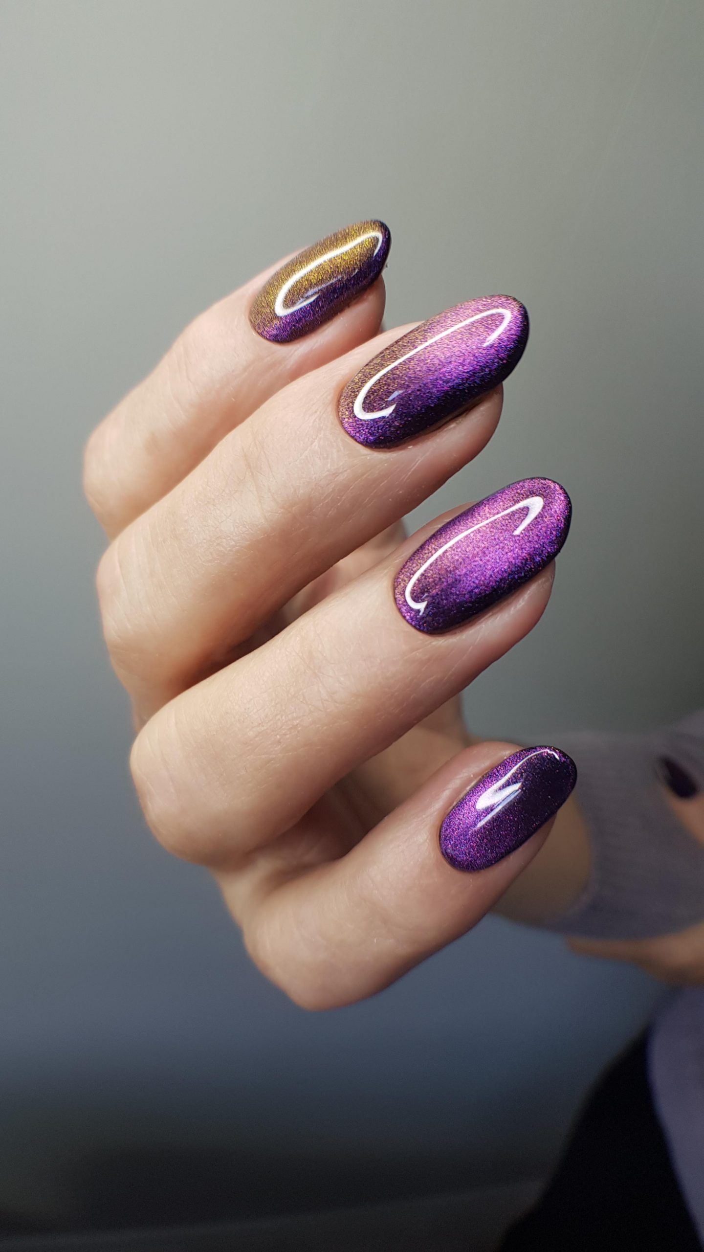 One Hand Deep Purple Gold Shift Cat Eye One Hand Deep Purple Gold Shift Cat Eye โ Winter Cat Eye Nails