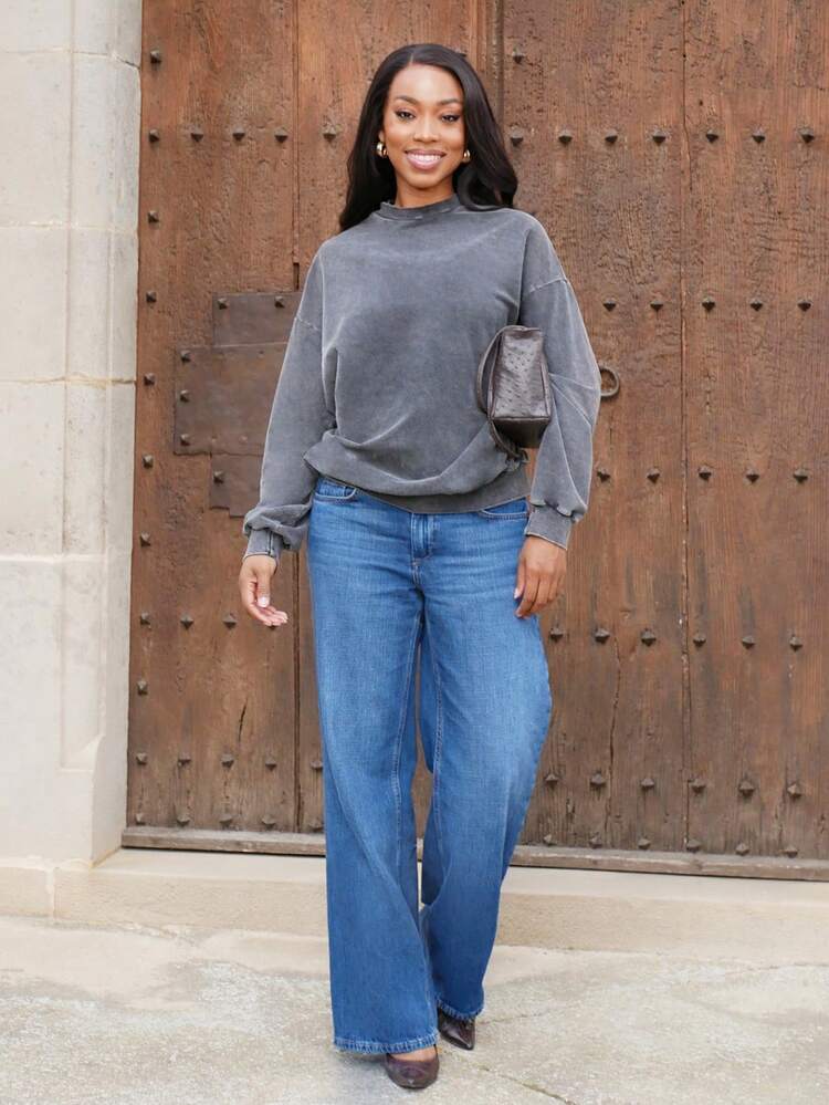 Oversized Sweatshirt with Wide-Leg Jeans Oversized Sweatshirt with Wide-Leg Jeans β Winter Teacher Outfits