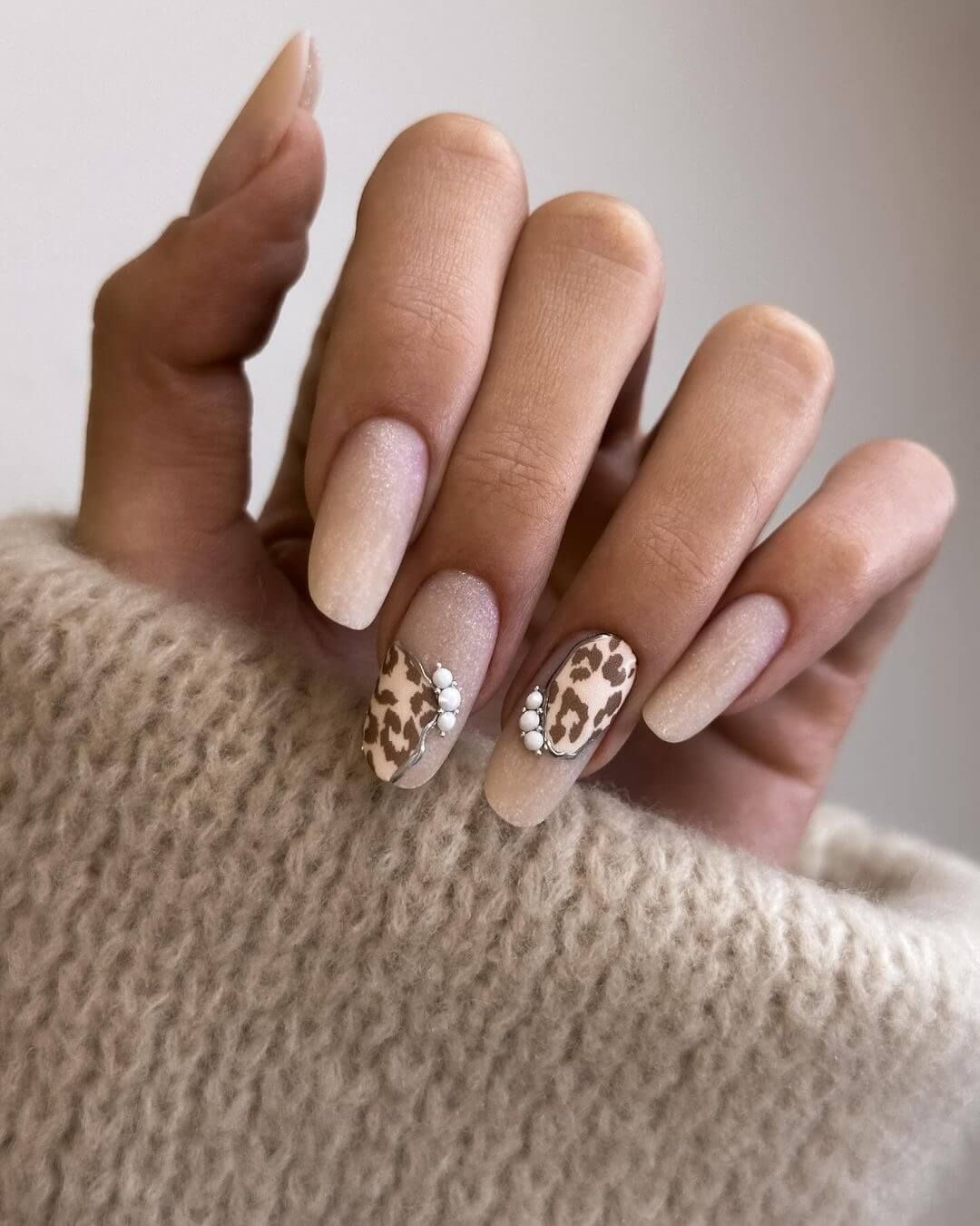 Leopard Print Small Pearls Visual Idea Leopard Print Small Pearls Visual Idea β Winter Work Nails