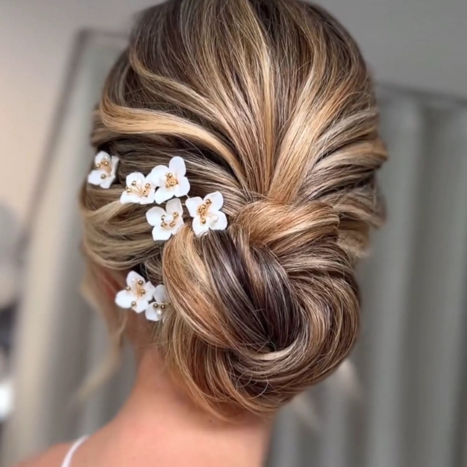 Honey Blonde With Caramel Highlights Visual Idea Honey Blonde With Caramel Highlights Visual Idea β Winter Updos