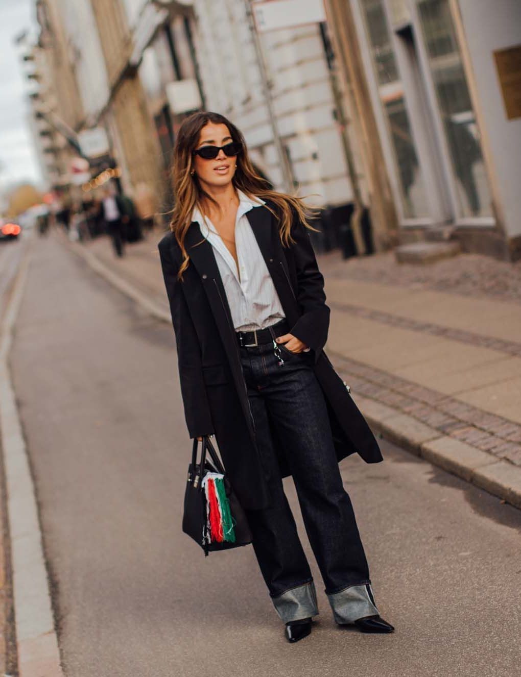 Smart Casual Polish: Pointed Boots with Wide-Leg Jeans Smart Casual Polish: Pointed Boots with Wide-Leg Jeans β Black Boots Outfits