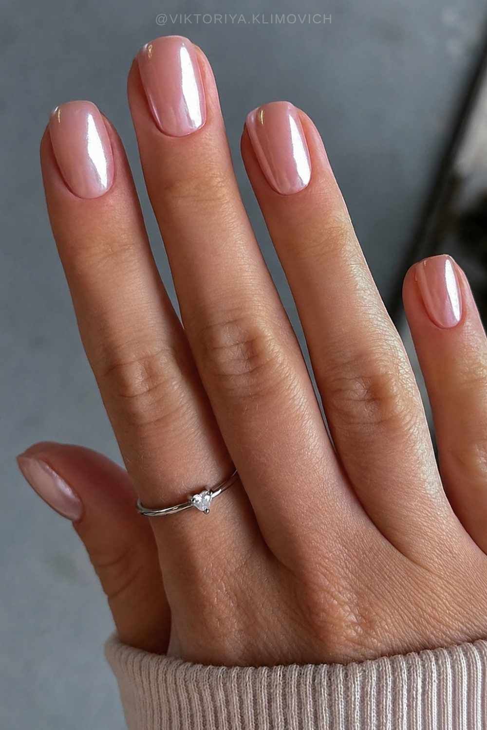 Short Oval Pearlescent Shimmer Short Oval Pearlescent Shimmer β Clean Girl Winter Nails