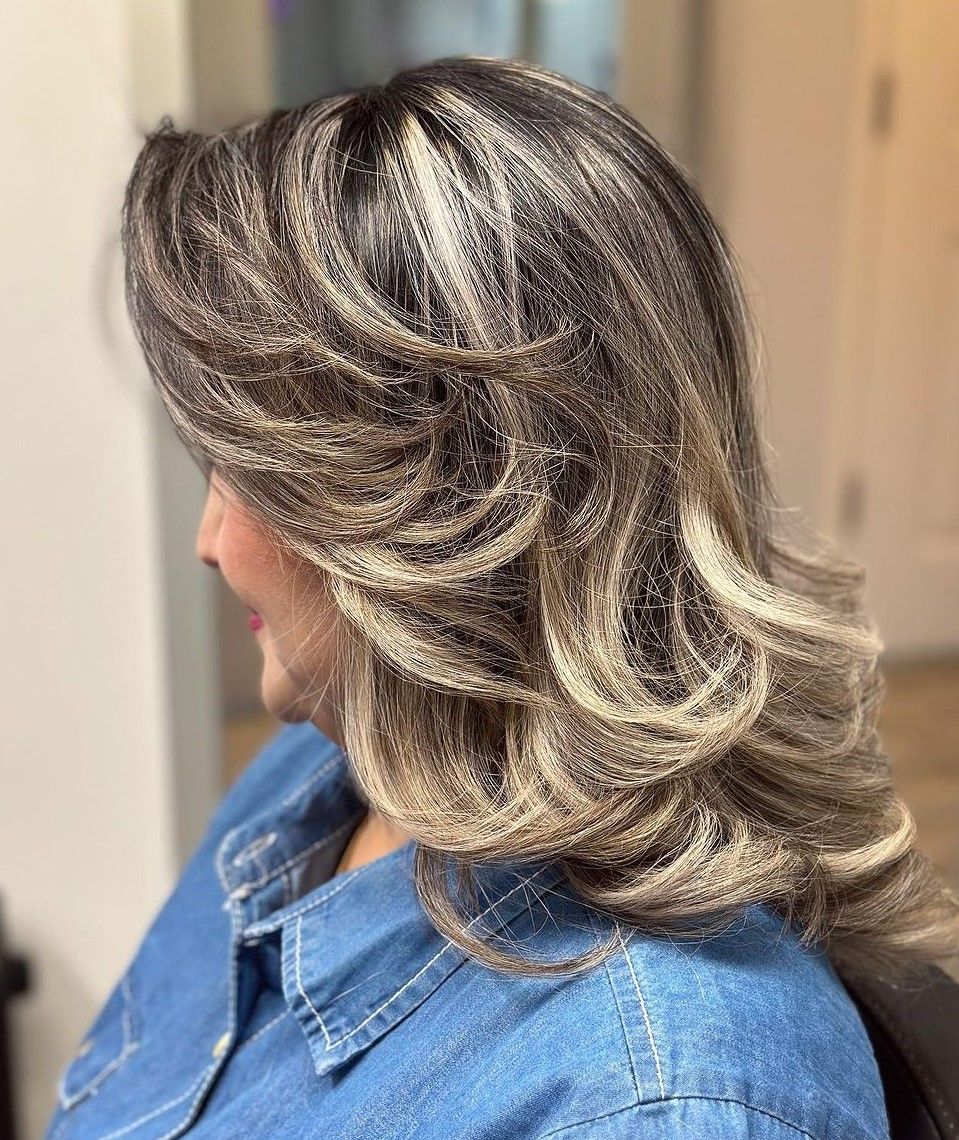 Collarbone Dark Brown With Blonde Highlights Bob — Low Maintenance Winter Hair Colors