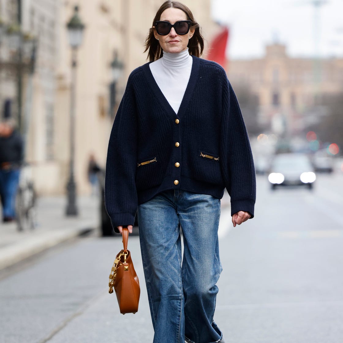 Classic Blue Jeans with a Navy Oversized Cardigan Classic Blue Jeans with a Navy Oversized Cardigan β Winter Outfits with Jeans