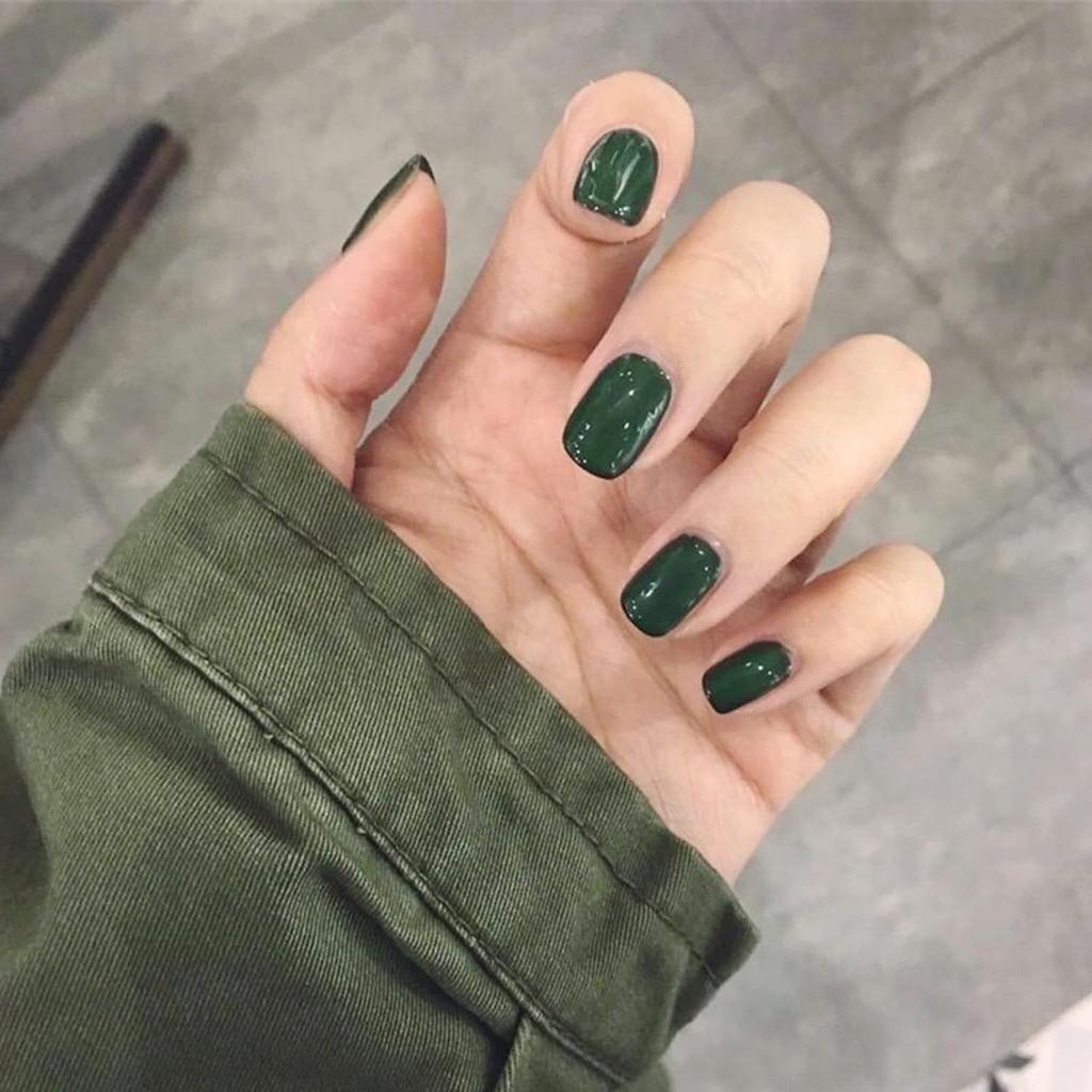Short Square Deep Glossy Green — Emerald Green Nails