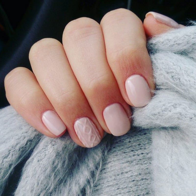 Cozy Cable Knit Accent Nails Cozy Cable Knit Accent Nails β Simple Christmas Nails 2026