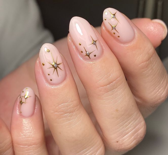 Delicate Gold Star and Dot Nails Delicate Gold Star and Dot Nails β Winter Party Nails