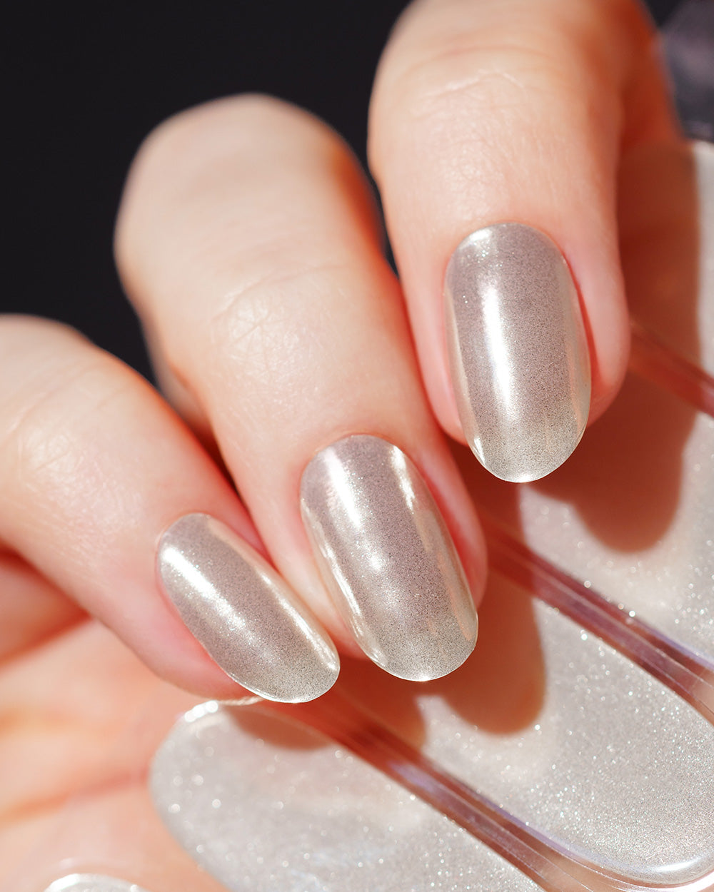 Highly Reflective Silver Chrome Medium Oval Nails Highly Reflective Silver Chrome Medium Oval Nails โ Winter Chrome Nails