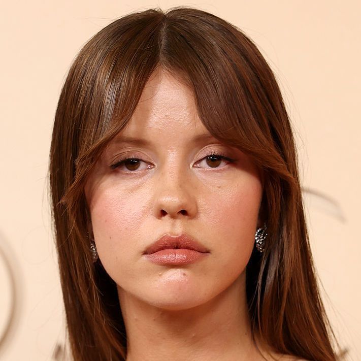 Collarbone Layers With Curtain Bangs — Winter Haircuts with Bangs