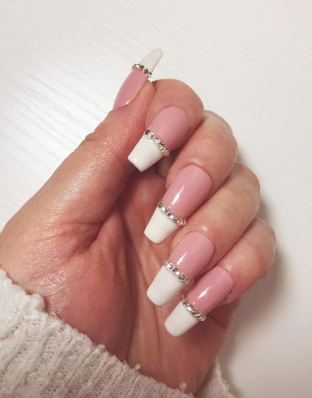 Visual Idea Visual Idea β Winter Rhinestone Nails