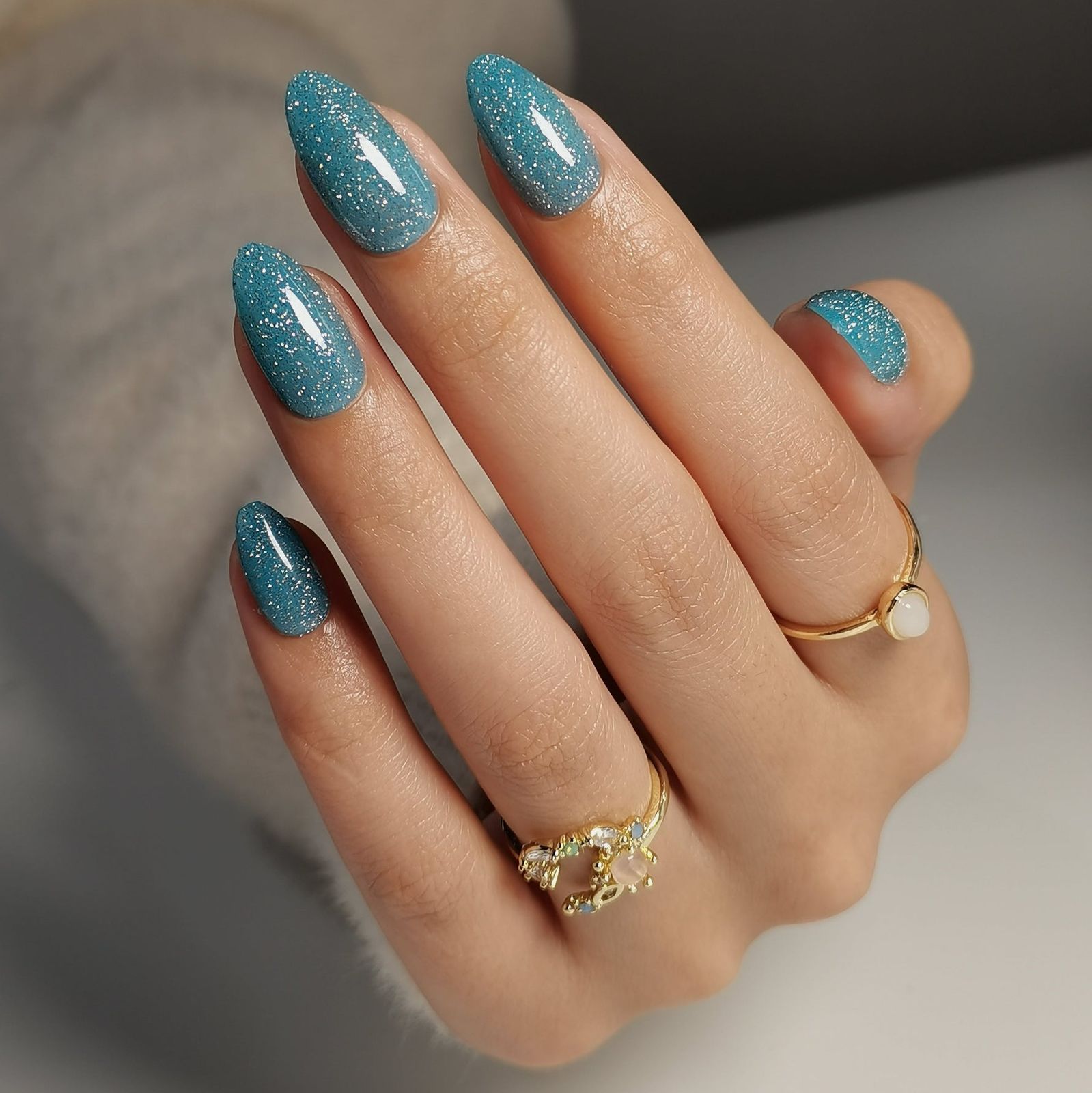 Vibrant Turquoise Fine Glitter Medium Almond Nails Vibrant Turquoise Fine Glitter Medium Almond Nails β Sparkly Winter Nails
