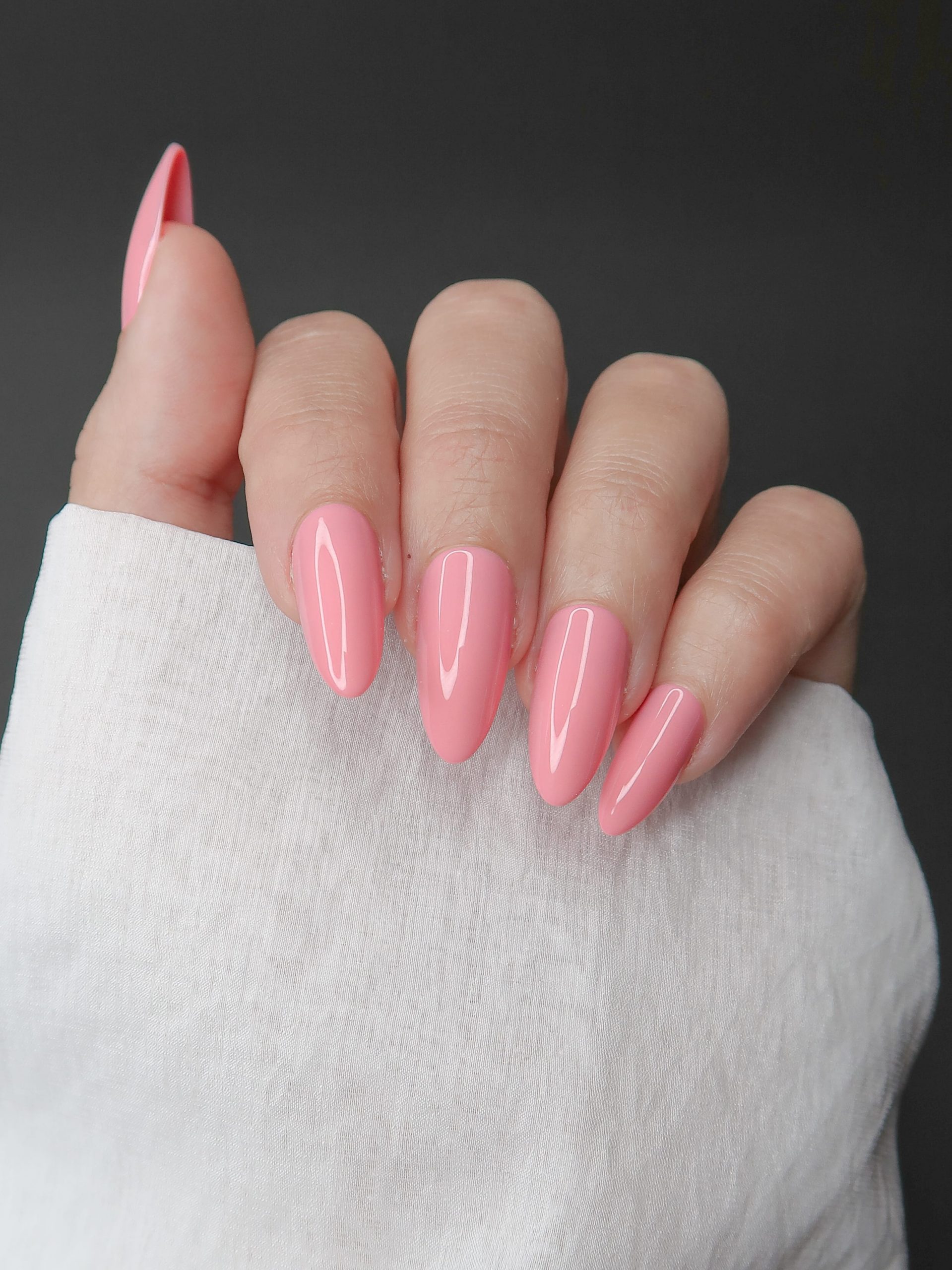 Medium Oval Vibrant Pink Gloss Medium Oval Vibrant Pink Gloss β Winter Pink Nails