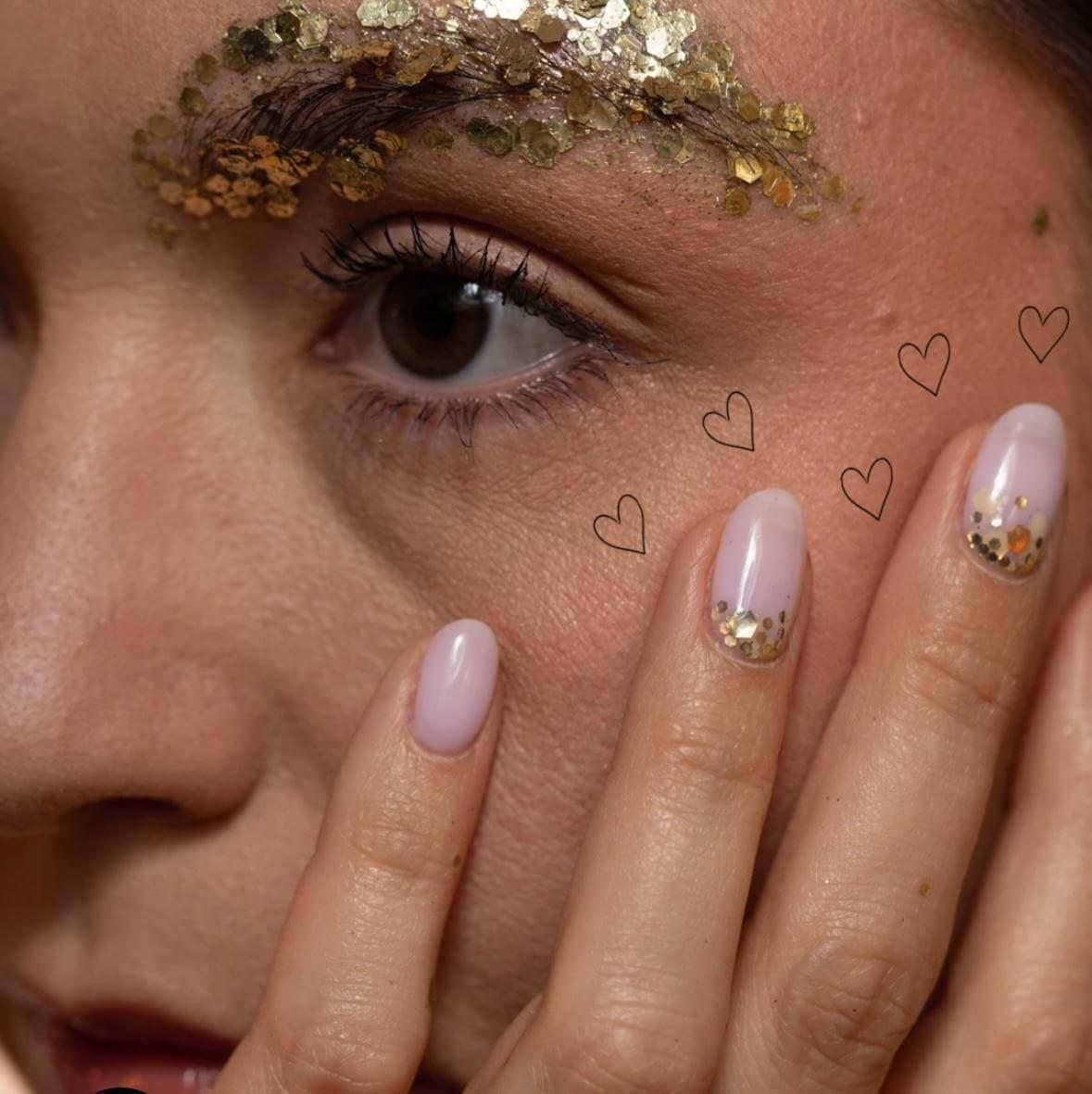 Festive Visual Idea Festive Visual Idea β Sparkly Winter Nails