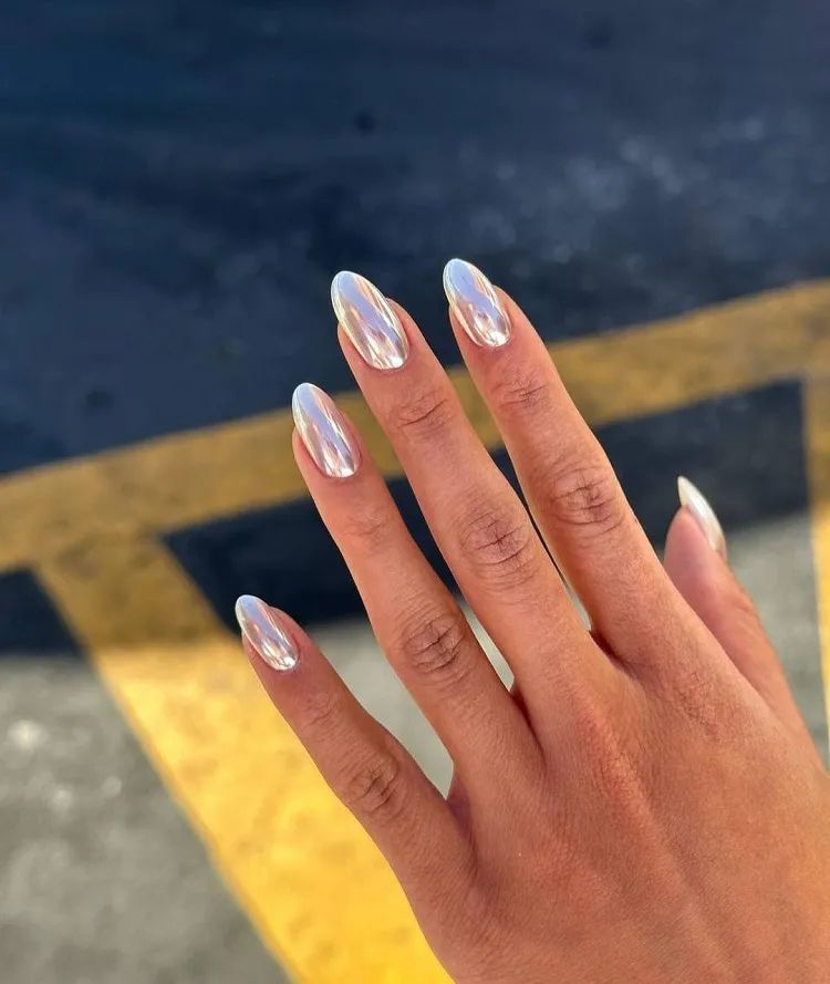 Highly Reflective Chrome Visual Idea Highly Reflective Chrome Visual Idea โ Winter Chrome Nails