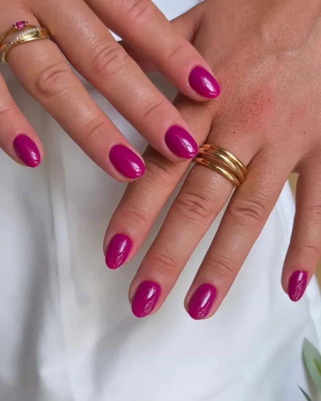 Vibrant Magenta Glossy Short Oval Nails Vibrant Magenta Glossy Short Oval Nails β Winter Gel Nail Colors