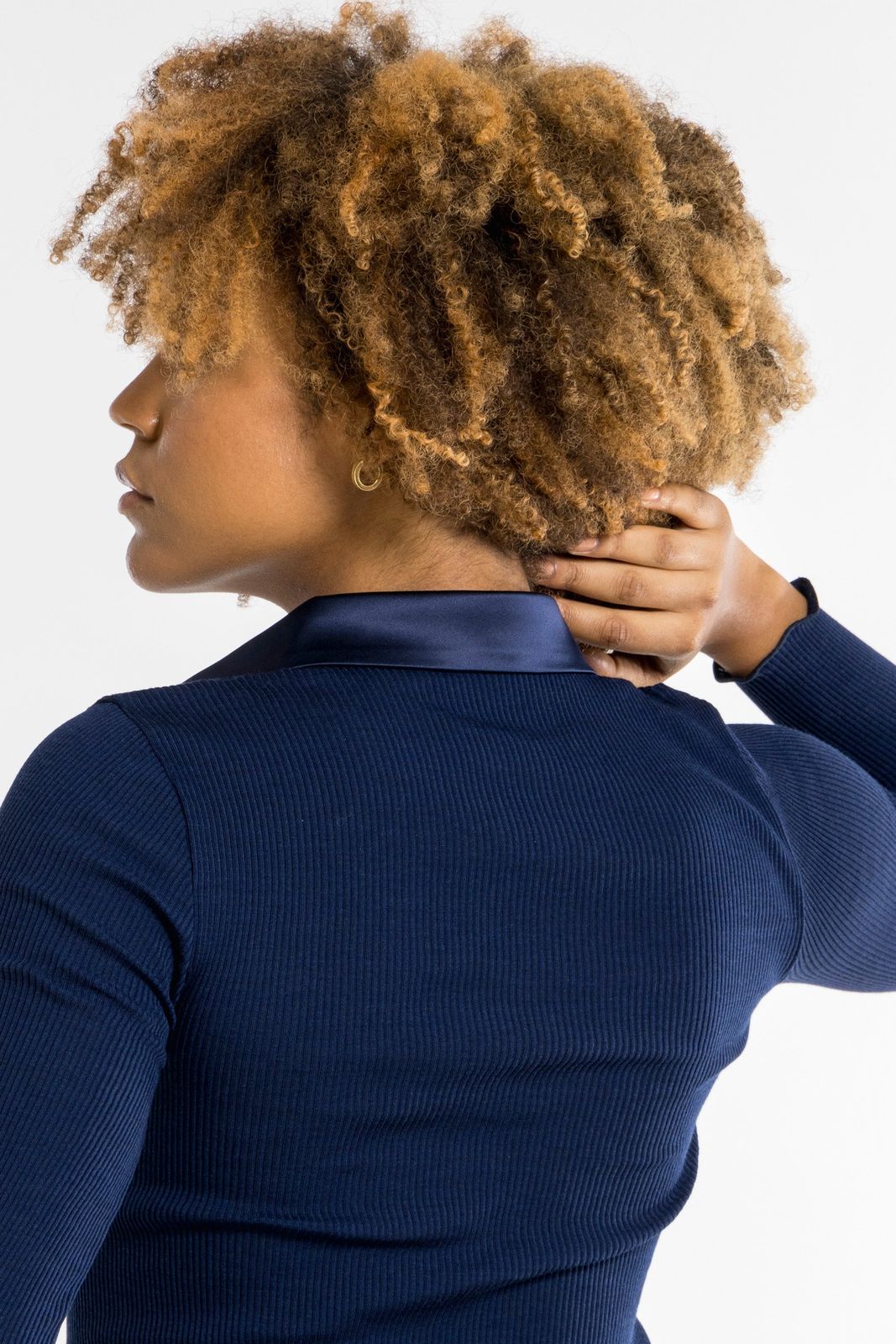 Honey Blonde Curly Layered Bob — Winter Hairstyles for Black Women